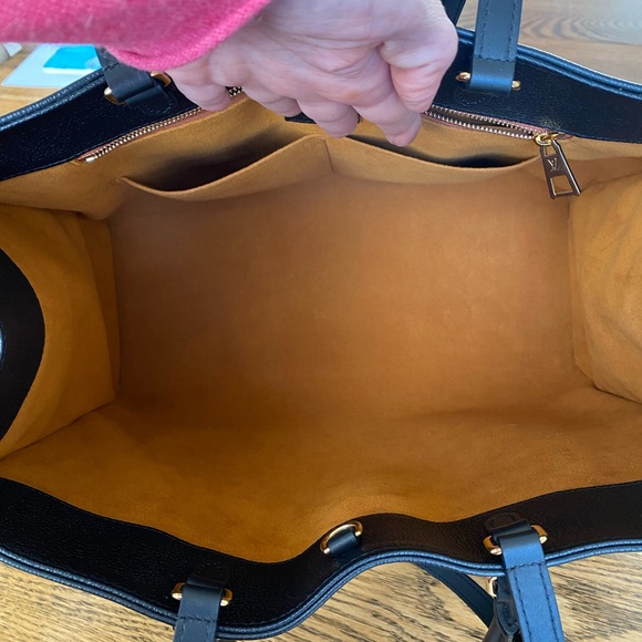 Authentic Louis Vuitton Black OnTheGo GM with authentic LV Bandeau - Picture 5 of 17